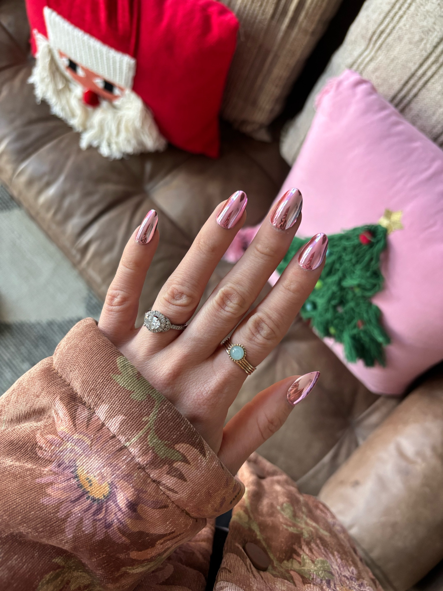 The absolute cutest press on nails!! 

#LTKGiftGuide #LTKHoliday