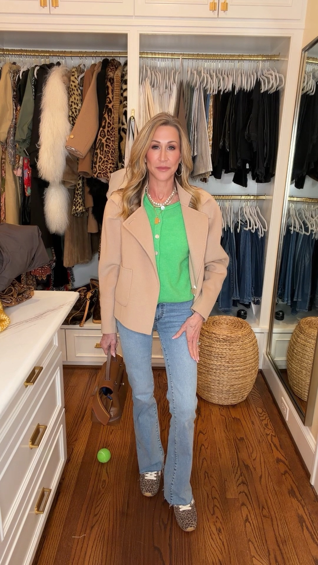 Airport outfit idea…
Tan cropped lightweight coat, Frame light wash jeans, leopard sneakers, American Vintage green cardigan, tan bag


#LTKSeasonal #LTKOver40 #LTKootd