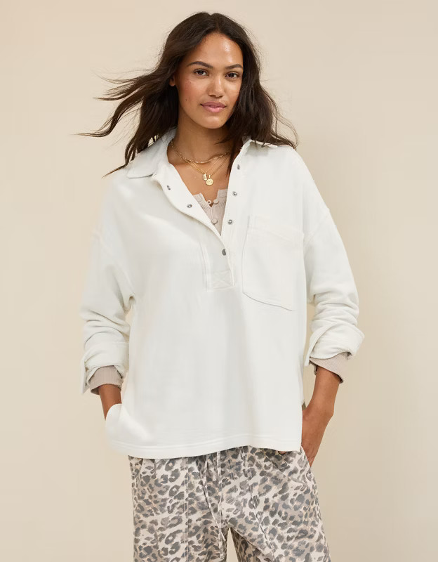 Haylee is 5'11" (1.8 m), wearing size extra small | American Eagle Outfitters (US & CA)