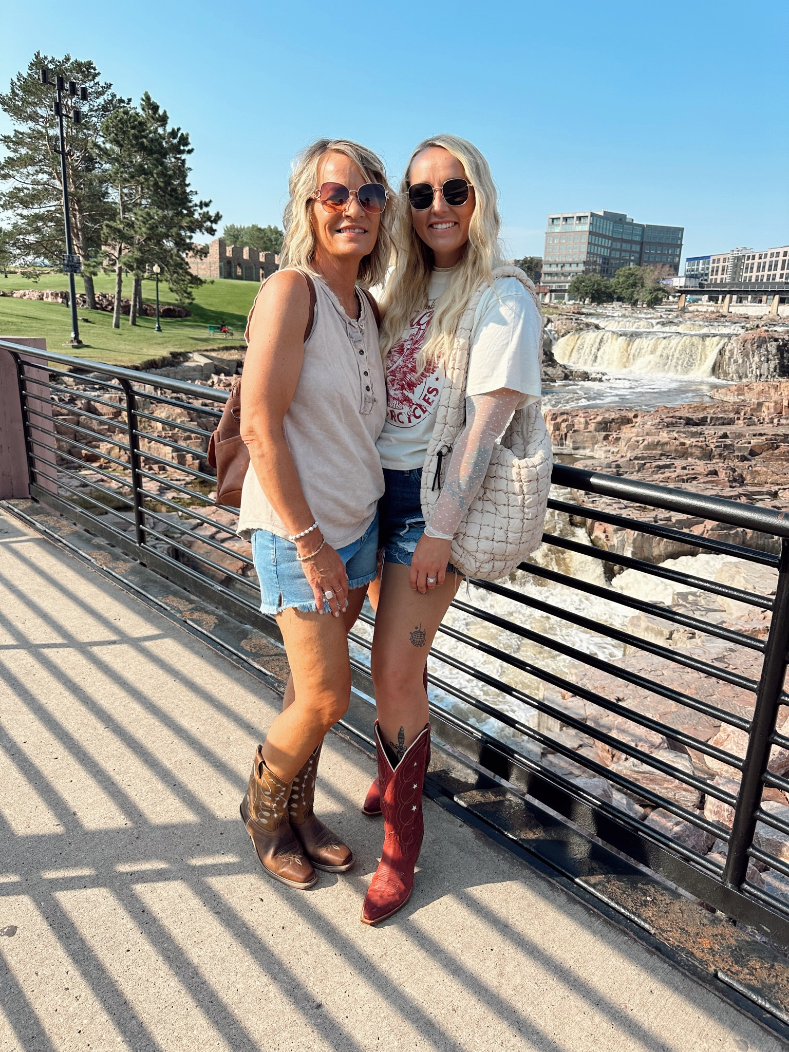 Free people puffer bag dupe! ✨

#LTKOver40 #LTKItBag #LTKStyleTip