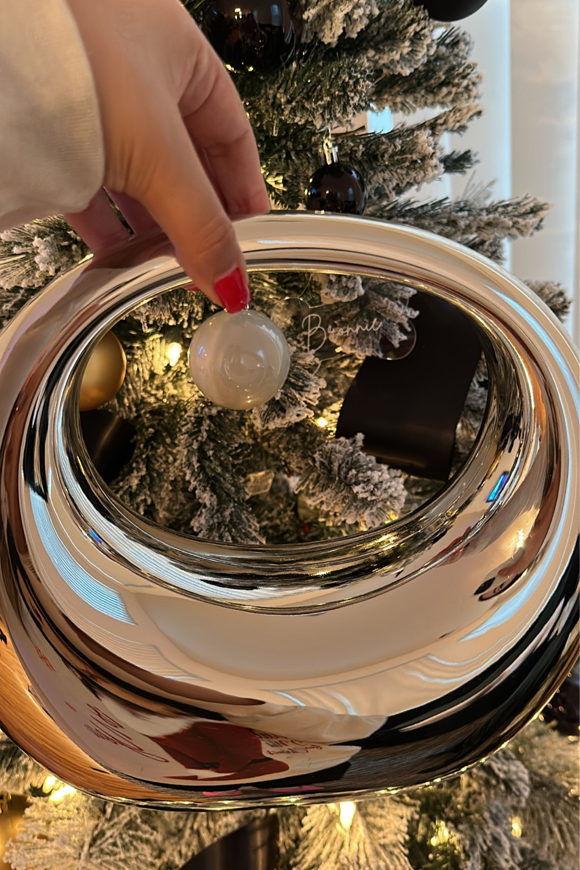 A silver moment 🪩 love this stylish clutch so much for a pop!🤩

#LTKitbag #LTKHoliday #LTKSeasonal