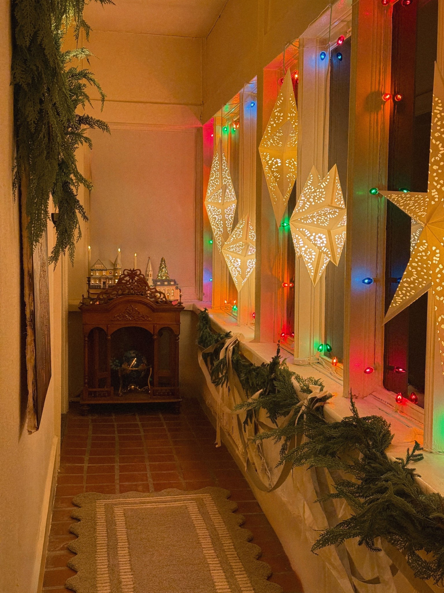 Christmas hallway decor

#LTKHome #LTKHoliday #LTKSeasonal