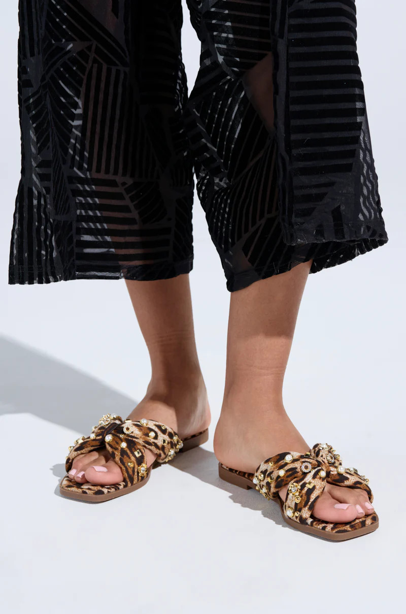 AKIRA Ramsey Leopard Flat Sandal | Size 9 | AKIRA