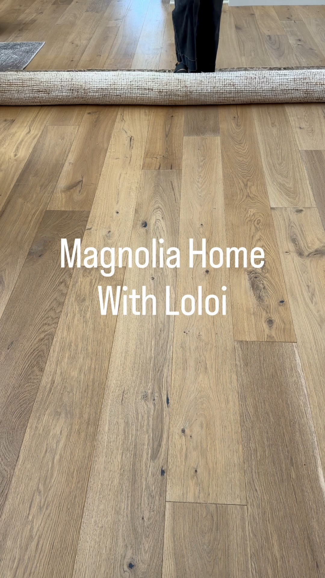I’m so excited to share my new rug!! It’s the new Magnolia Home Rug with Loloi!! It’s the Oakley Jute rug in the color Safe/Wheat. I love the texture and the look! It’s neutral and looks vintage! And I added some fabulous new pillows! @magnolia @joannagaines @loloirugs

#LTKHome