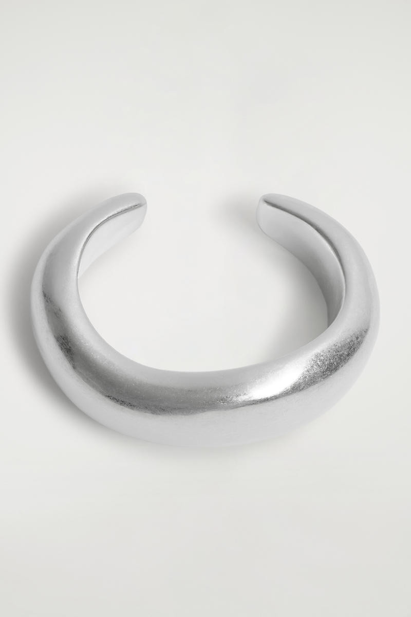 Chunky Curved Bangle | COS UK