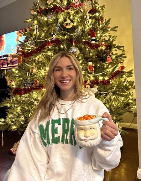It’s beginning to look a lot like Christmas🎄🎅🏼 get my “Merry” sweatshirt using the link below!

Also linked 2 others that I need for next year 😍

#LTKSeasonal #LTKGiftGuide #LTKHoliday