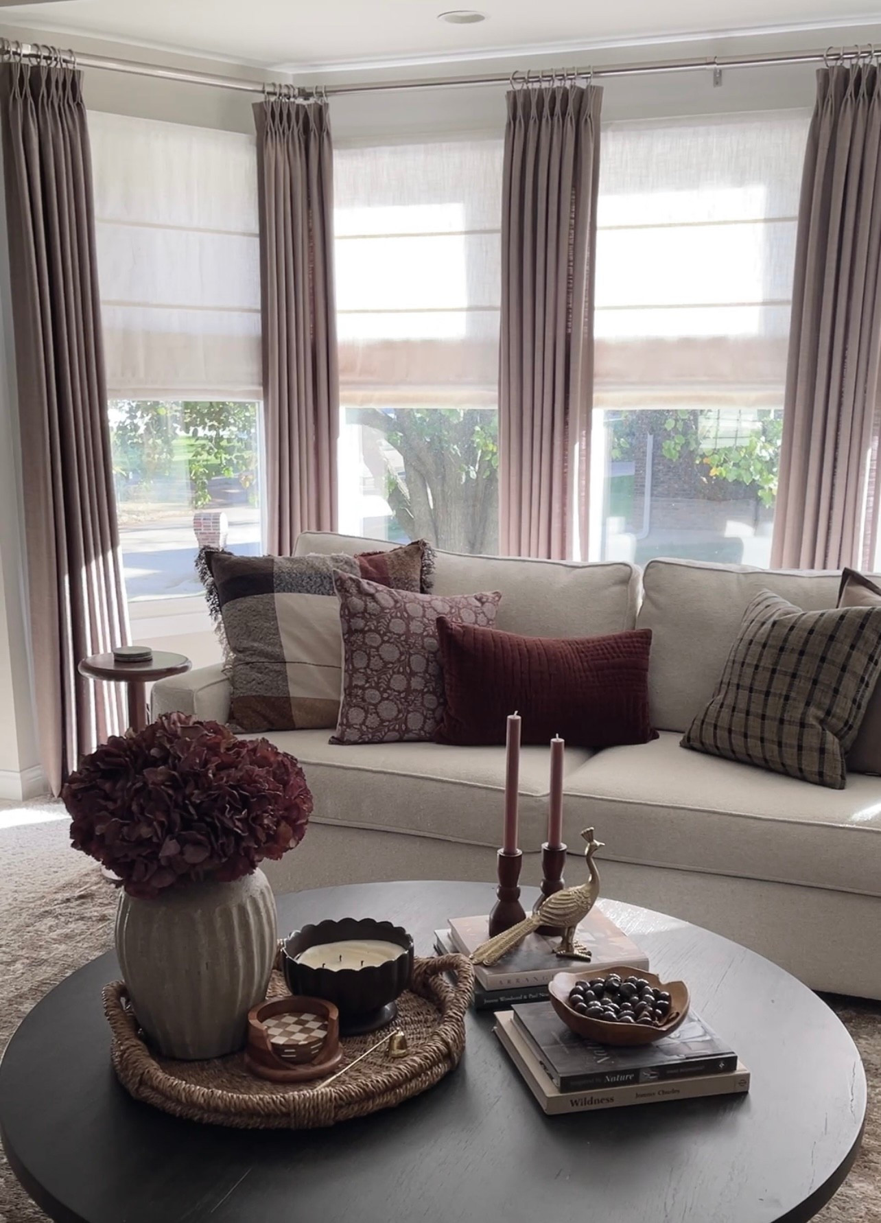 These TwoPages Roman shades in Liz Linen Ivory White are beautiful and versatile! These shades are a great way to add little elegance to your room! 🤩

#LTKHome