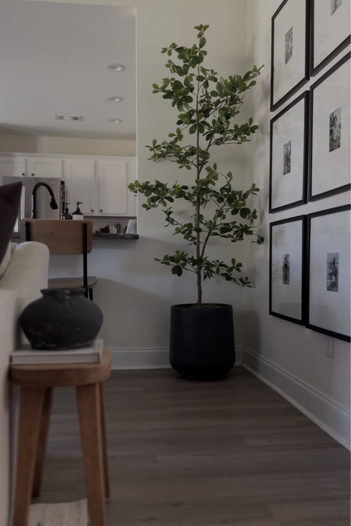 Gorgeous black olive tree and 20x20 gallery wall!
*small vase is hobby lobby*

Organic modern, minimalist style, neutral aesthetic, amazon finds, side table, gallery wall, faux plant, faux tree, black olive tree,

#LTKSaleAlert #LTKFindsUnder100 #LTKHome