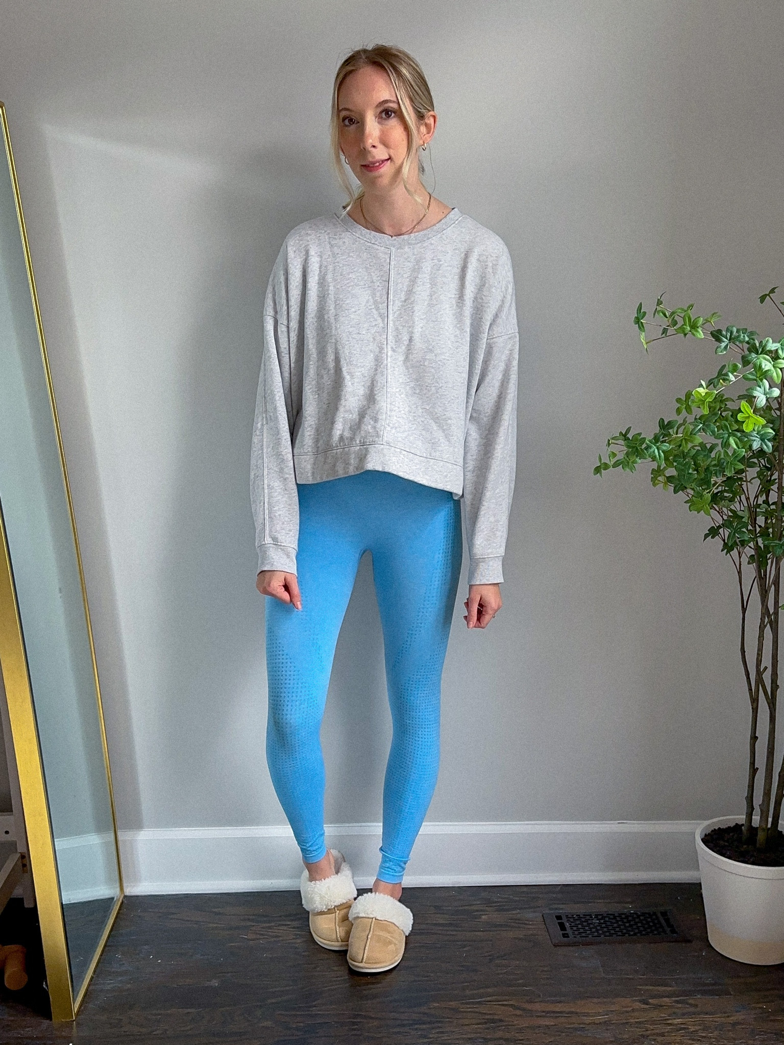 Amazon workout set, blue athletic set leggings and sports bra with cropped sweatshirt 



#LTKU #LTKfit #LTKSeasonal