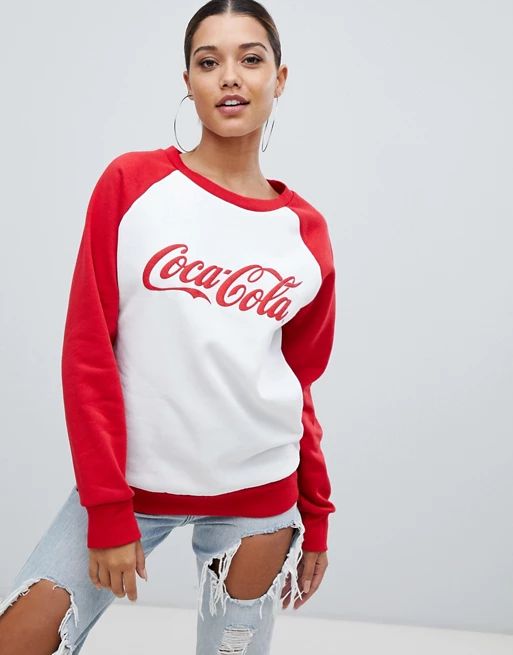 PrettyLittleThing - Coca Cola - Sweat-shirt avec slogan - Blanc | ASOS FR