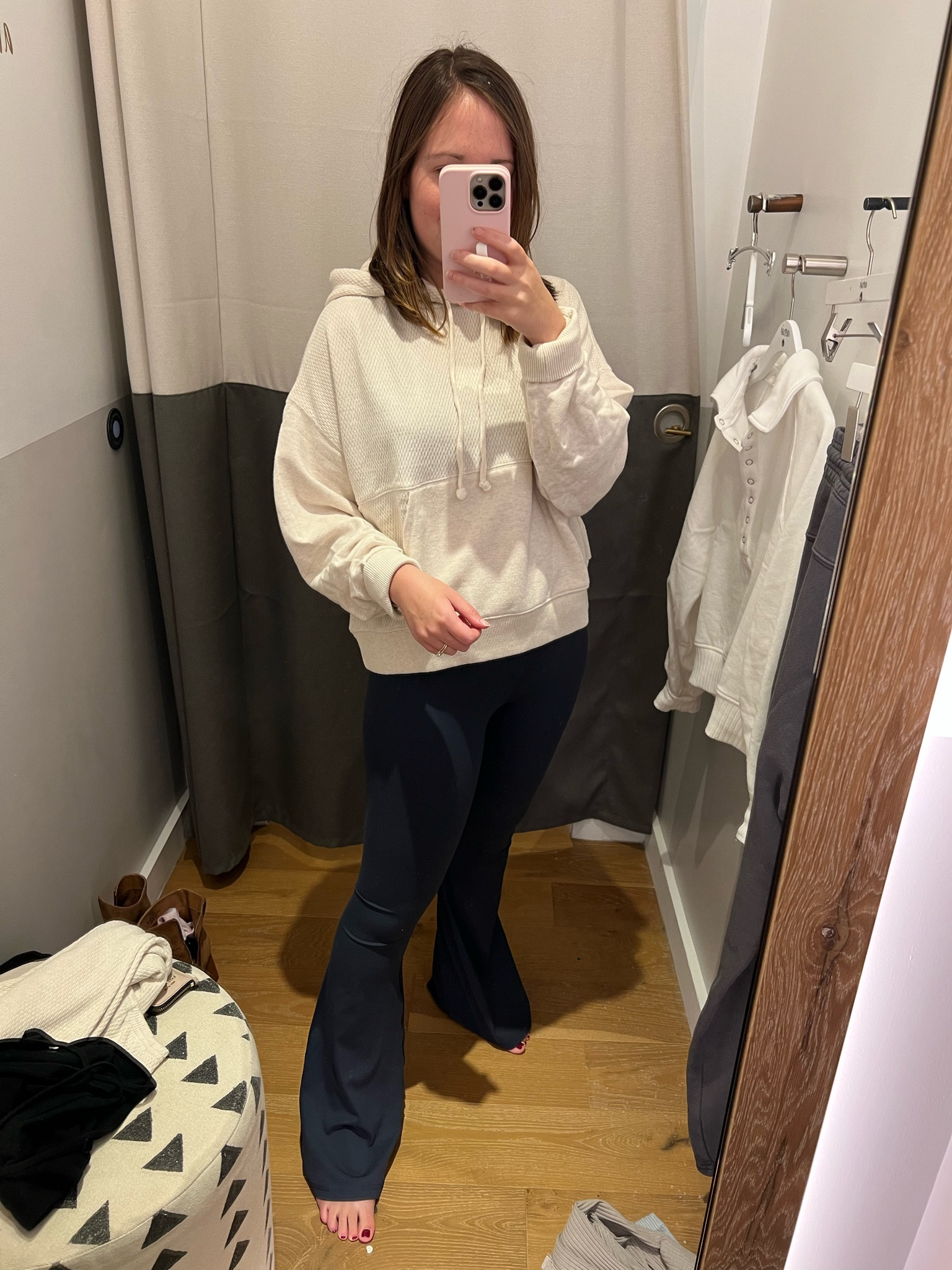 Real me Flare leggings and cozy sweatshirt for the win! Perfect for cozy fall days, errands, and chasing your kid at gym classes, etc

Sizing: stay tts 
Sweatshirt - s
Pants - m



#LTKstyletip #LTKfitness #LTKfindsunder50