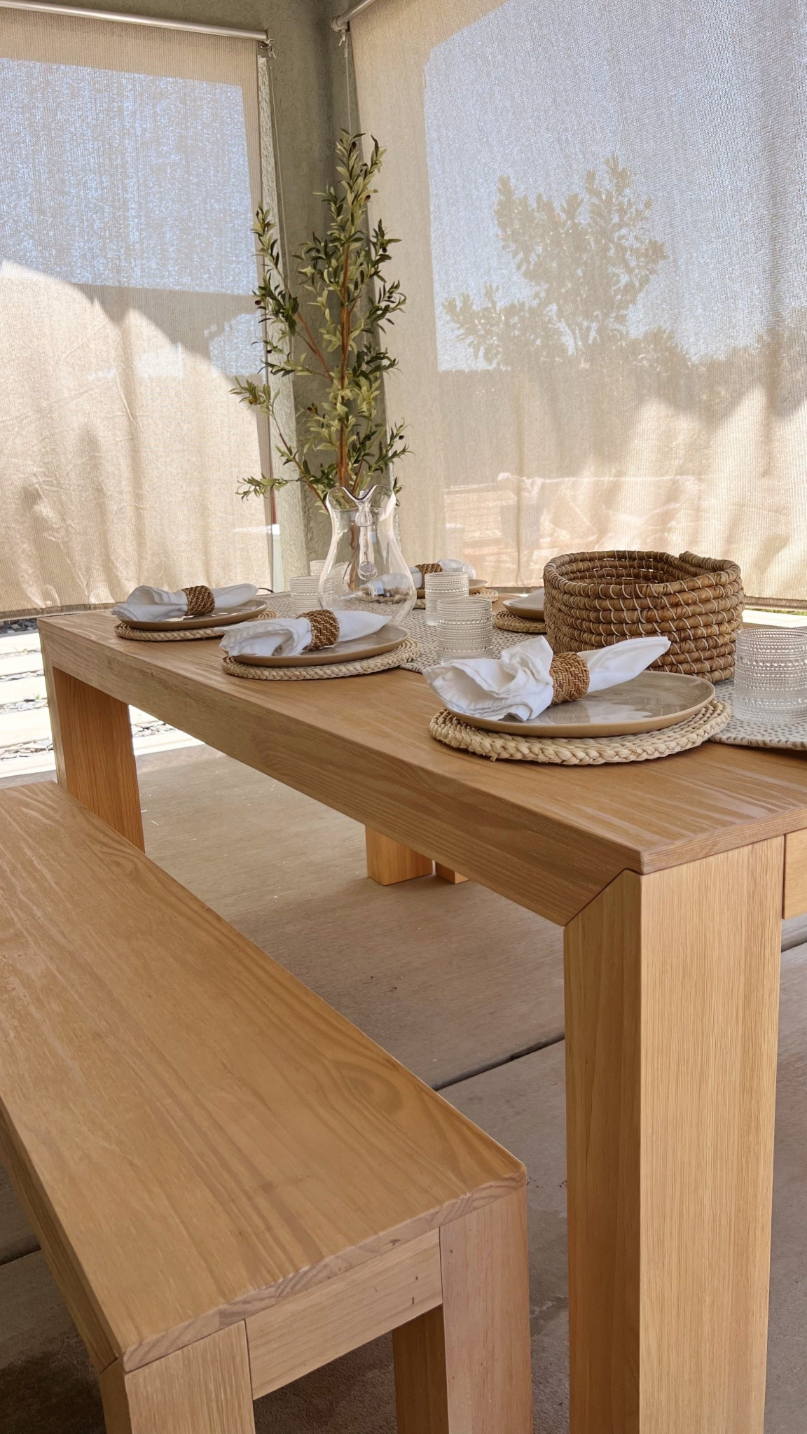 Outdoor dining and hosting in the backyard is one of my favorite things to do in the summer! 

Patio furniture. Dining 
