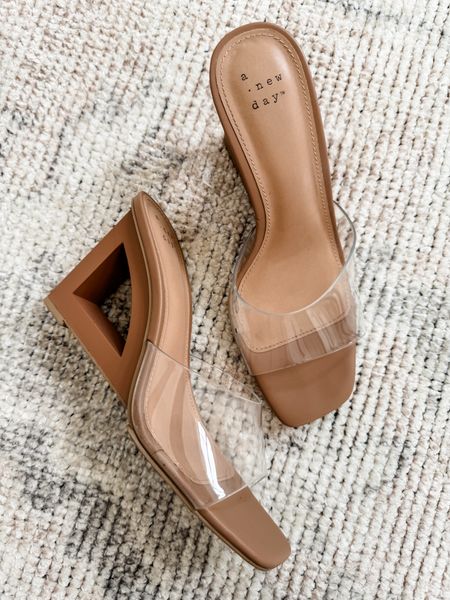 My current favorite wedges! True to size 

Loverly Grey, spring shoes

#LTKShoeCrush #LTKStyleTip #LTKSeasonal