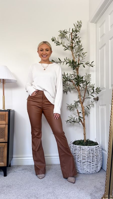 These FALL Walmart finds are so GOOD! Wearing a small in the top and pants are size 4. 
#walmartfashion #walmartfinds #fallfashion #affordablefashion 