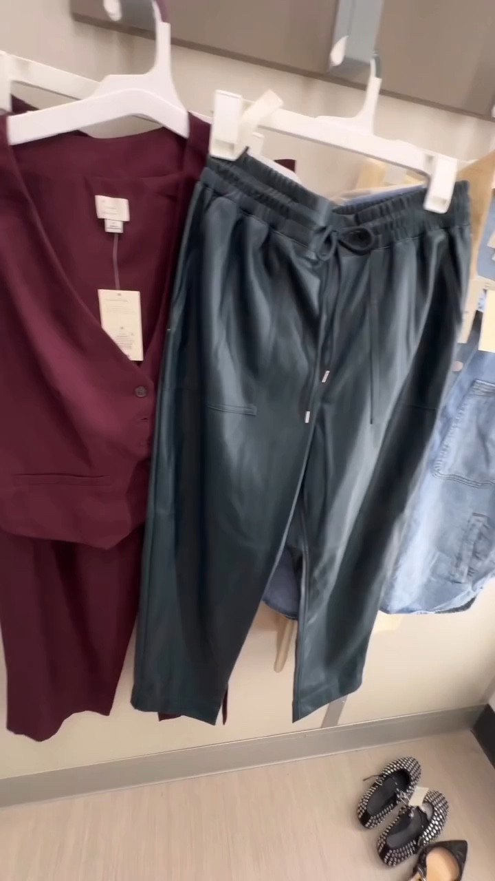 Not gonna lie I was actually VERY surprised by the @targetstyle this season ( in a good way)! 

I shop for everything else there except clothes ( unless it’s a special collection or designer drop). 

But they had some really cute pieces! Now I did have to piece some things together, but let me find out Tarjayy has the looks😍

Do you shop for clothes at Target? Am I late to the party🥳👀

These items are linked in my LTK. Hit the 🔗 in my bio or check my stories. 

#targetstyle #ltkcreator #styleinspo #fallstyles #personalstyling