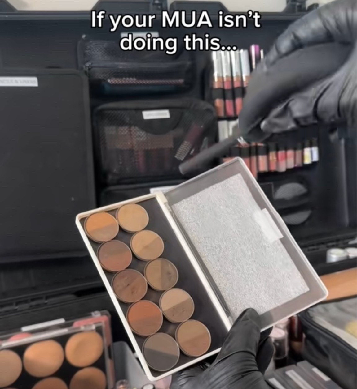 Small magnetic palette and silicone air duster