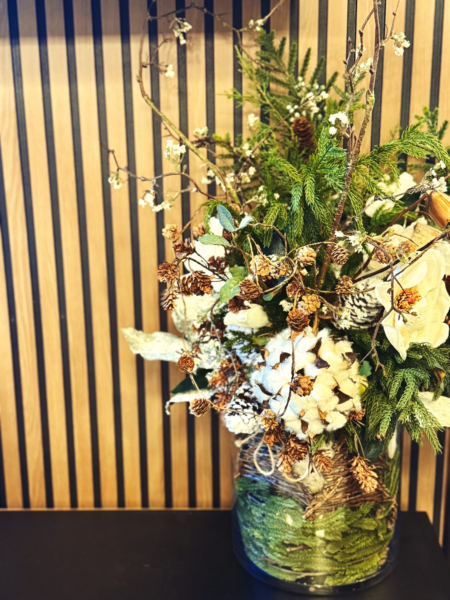 Winter Faux Flower Arrangement 💐🎄
perfect holiday party accent centerpiece. Filled with faux greenery and gold magnolia branches💐
#ltkholidayparty #ltkhomedecor #ltkchristmasdecor

#LTKGiftGuide #LTKHoliday #LTKSeasonal