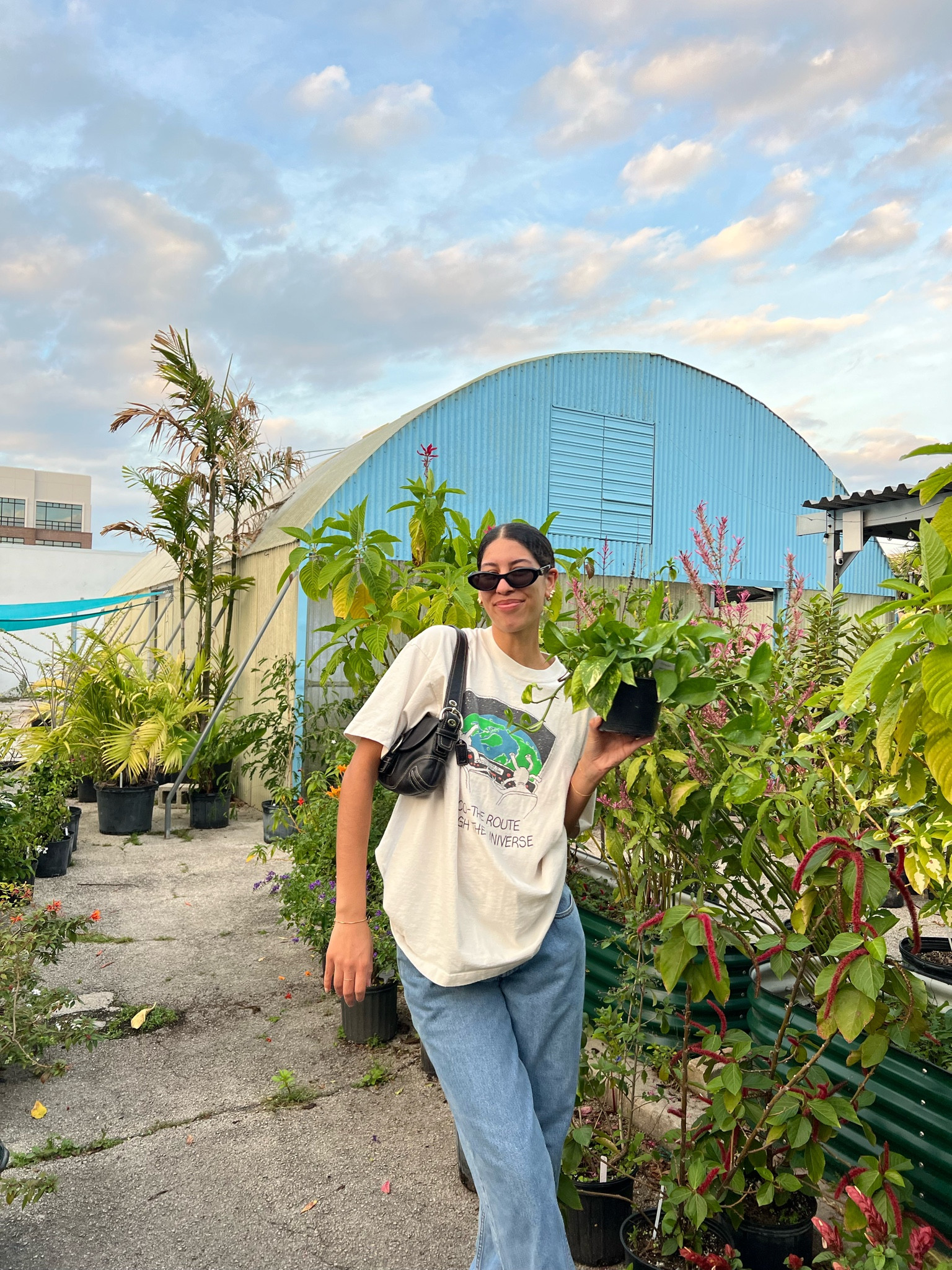 outfit details:
Graphic tee: thrifted
Jeans: thrifted Levi’s
Shoulder bag: thrifted coach sunglasses: prada
shoes: Boston Birks 