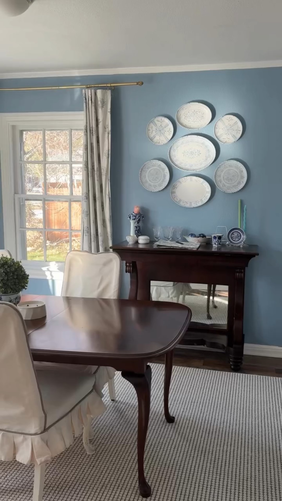 @twopagescurtains makes hosting in my dining room a little more chic #twopageshome #twopagescurtains 

use my code VICTORIAMATHEWS for 24% off

#hosting #cozyhome #cottagecore