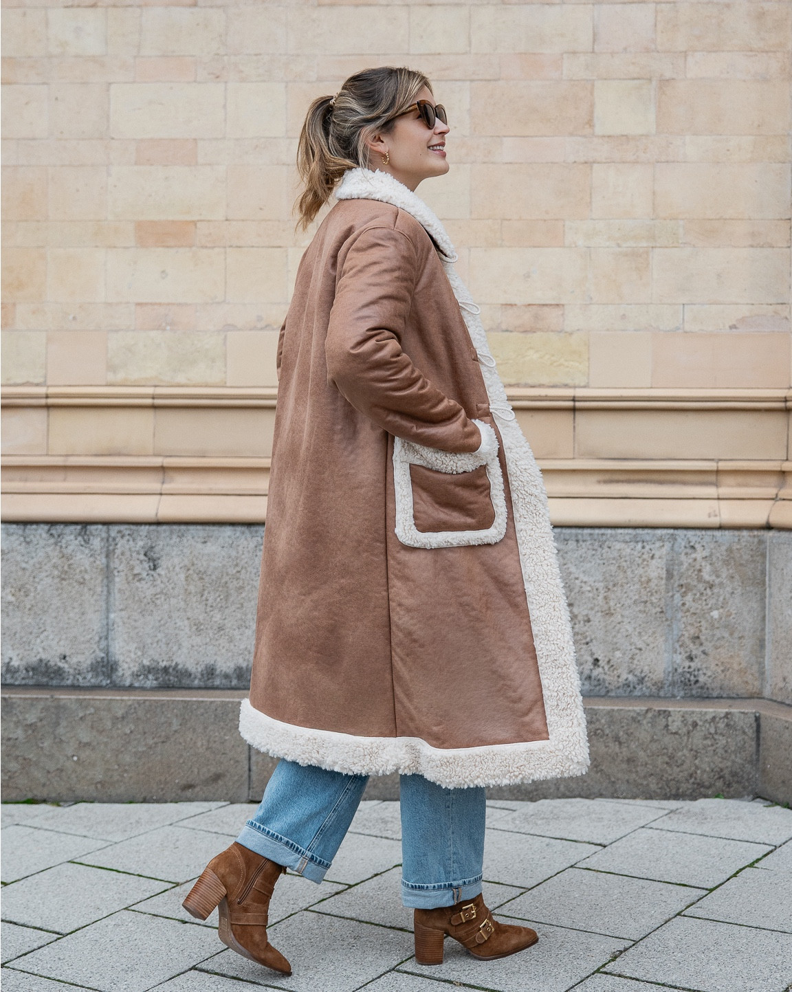 Ein Boden Herbstlook mit einem Dufflecoat in Lammfelloptik, Pullover, Jeans und Stiefeletten  

#LTKdeutschland #LTKautumn #LTKeurope
