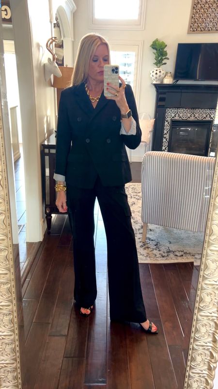 🚨promo codes 

Wedding outfit not a dress🖤
Black pant suit look✔️

Chic and stylish for a night wedding🖤

🚨Gibsonlook blazer thick jersey, double breasted blazer fits tts  
10% off with code DARCY10

Cabi clothing cargo pants (fall season)  linked very similar 

Julie Vos jewelry 

Kitten heel strapy  sandal 





#LTKWedding #LTKStyleTip #LTKWorkwear