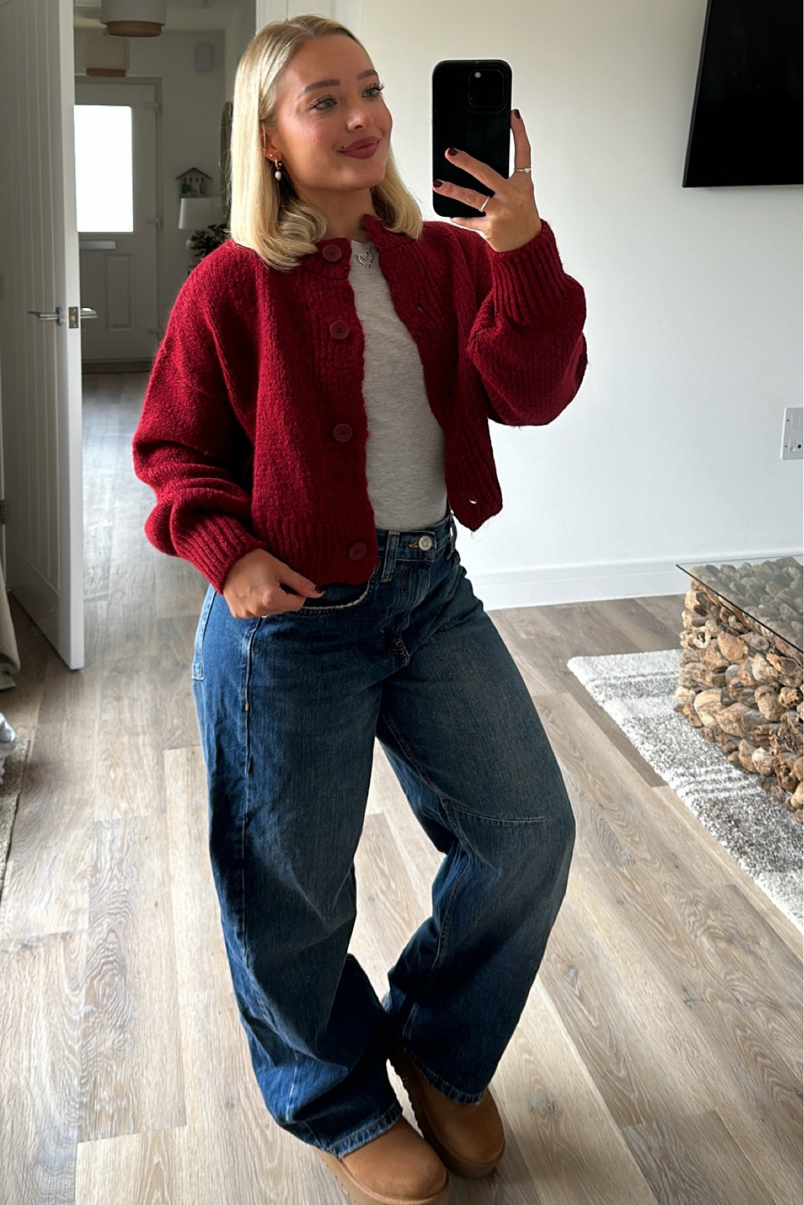 Cardi & uggs for the perfect autumn fit🫶🏼❤️🐻

#LTKautumn