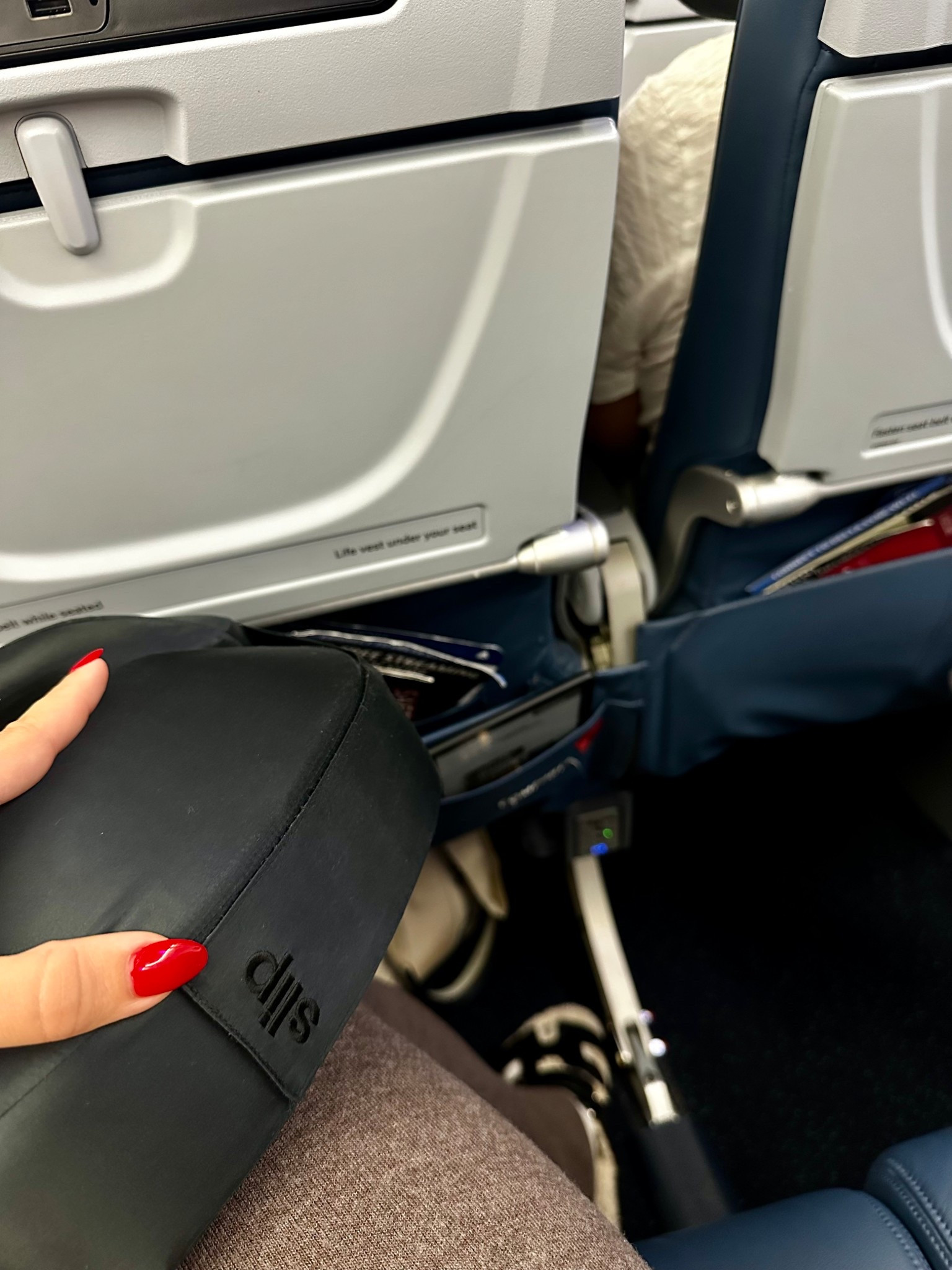 10/10 recommend a comfy but cute outfit when you travel, and a chic neck pillow 

#LTKStyleTip #LTKFindsUnder100 #LTKTravel