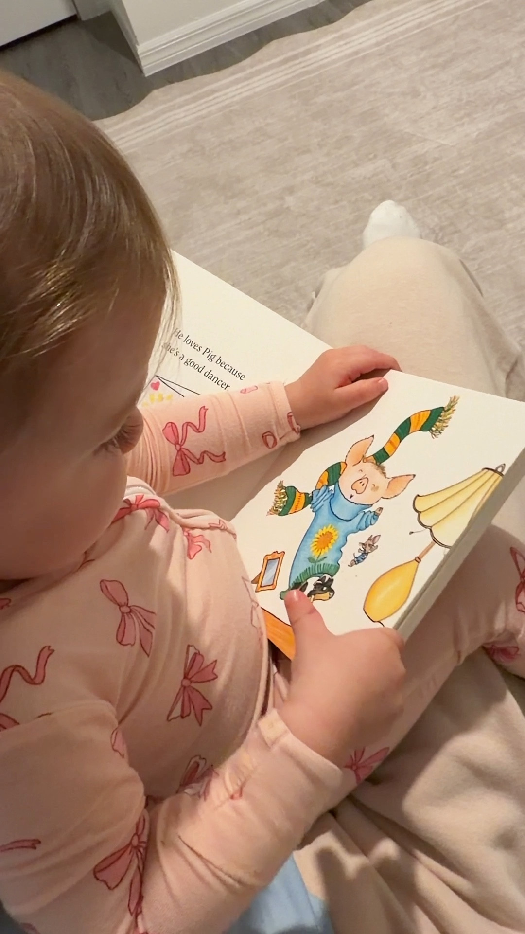 When the pig is dancing we’re dancing. Her new favorite valentine day book in her pretty pink pjs 
.
.
#toddlersleepers #vdaybooks #toddlerbooks #ifyougaveamouseacookie #valentinesday #bedtimeroutine #babyessentials #toddleressentials #mousevday #vday #footlesssleeper 

#LTKKids #LTKBaby #LTKValentine