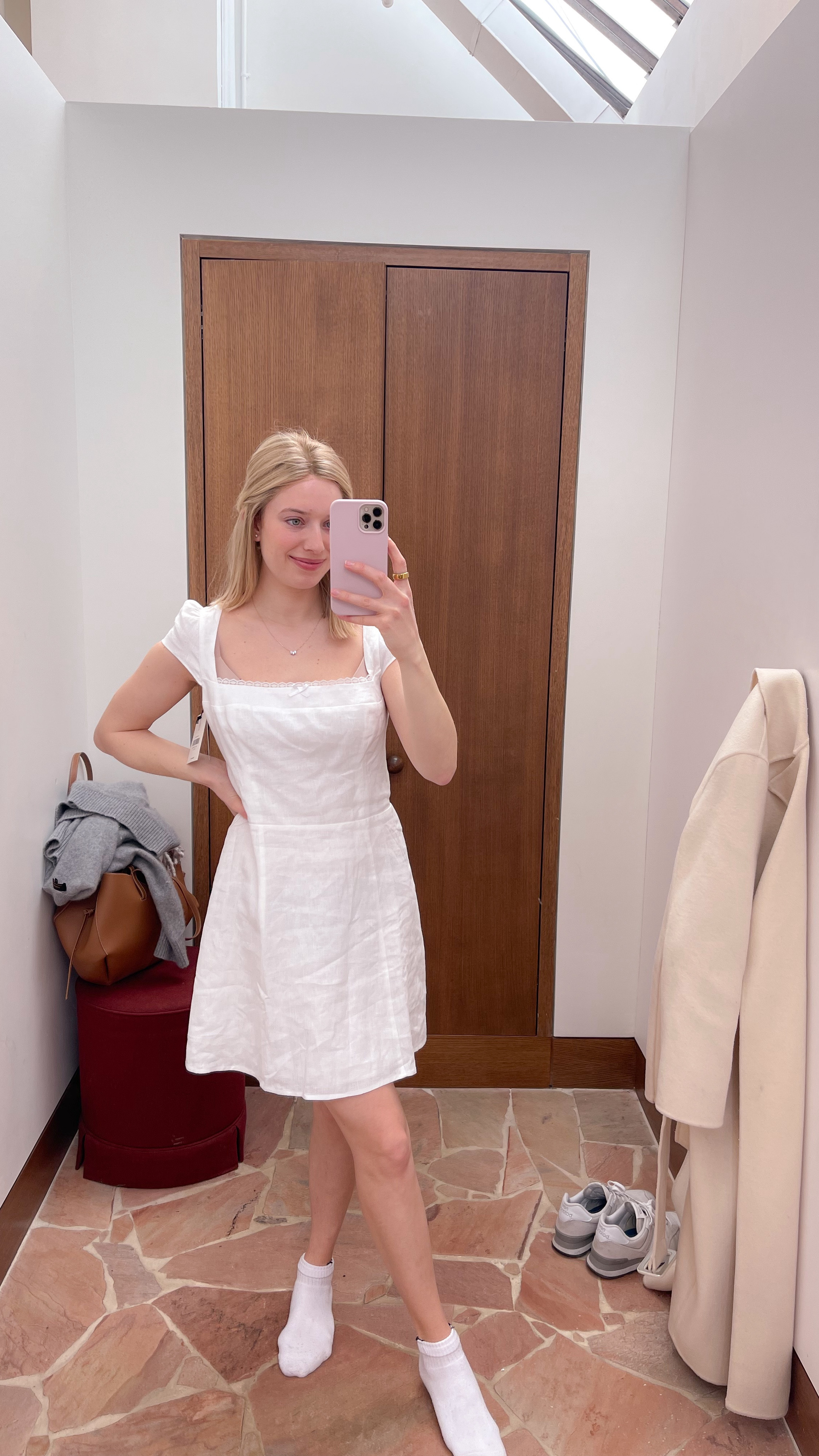 cute dress selfie 14,822 Dress Selfie Stock Photos