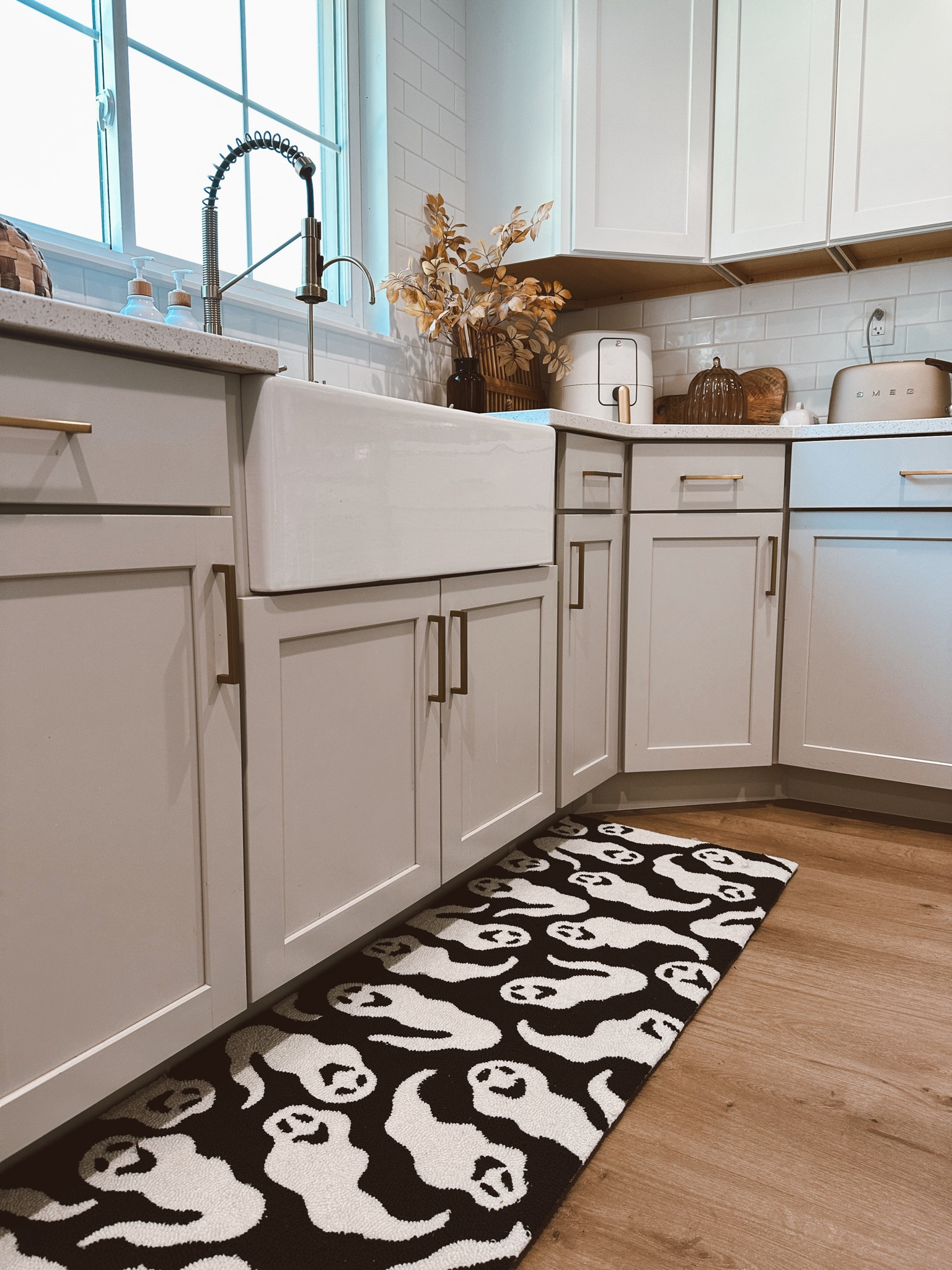 Getting the kitchen ready for fall and Halloween 👻 this cute ghost runner is at TJMaxx!


Coffee bar, kitchen accessories, fall home decor, Halloween decor, Halloween costume, retro style, make up bag, skin care, farmhouse, sneakers, back to school, teacher outfits, school supplies, country concert, cowgirl boots, vans, checkered print, area rug, front porch, drink glasses, coffee mug, gifts for her, letter-board, entryway decor, fall family photo outfits, jeans, fall outfits, air fryer, faux plants, farmhouse sink

#LTKunder50 #LTKSeasonal #LTKhome