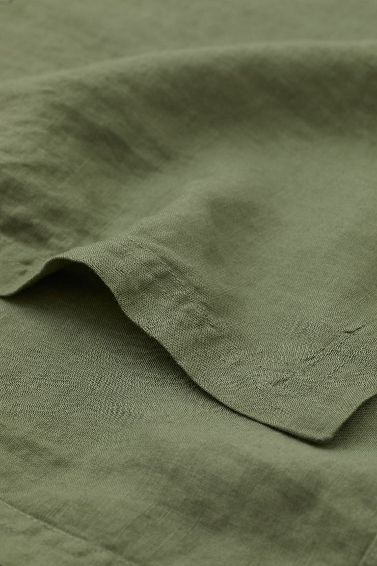 Premium Quality
	Large tablecloth in washed, woven linen fabric with double-stitched edges.
	Comp... | H&M (US + CA)