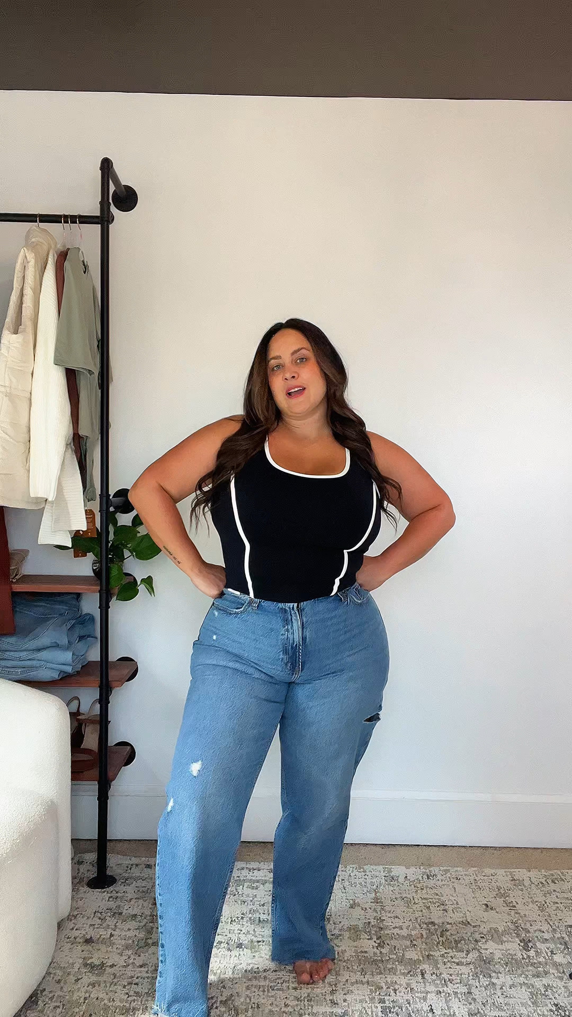 Abercrombie Curve Love Jeans 

5’2” 14-16 
Hips 51” 

Wearing size 33 (pair 2 are a short) 

#curvelove #jeans #size14 #size16 #fallstyle #denim #abercrombie 

#LTKMidsize #LTKStyleTip #LTKPlusSize