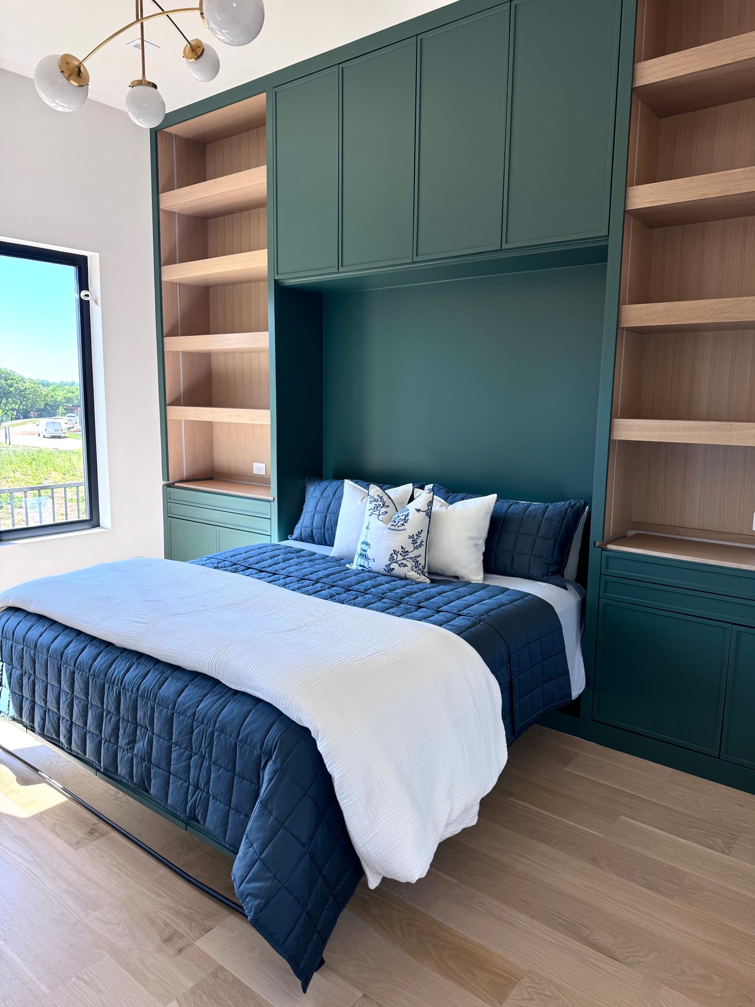 I am in love with my new bedding from @onequince for the guest bedroom!! #quincepartner I love that Quince cuts out the middle man so you get the same amazing quality as higher end bedding but for a fraction of the price! 

#LTKSeasonal #LTKHome #LTKStyleTip