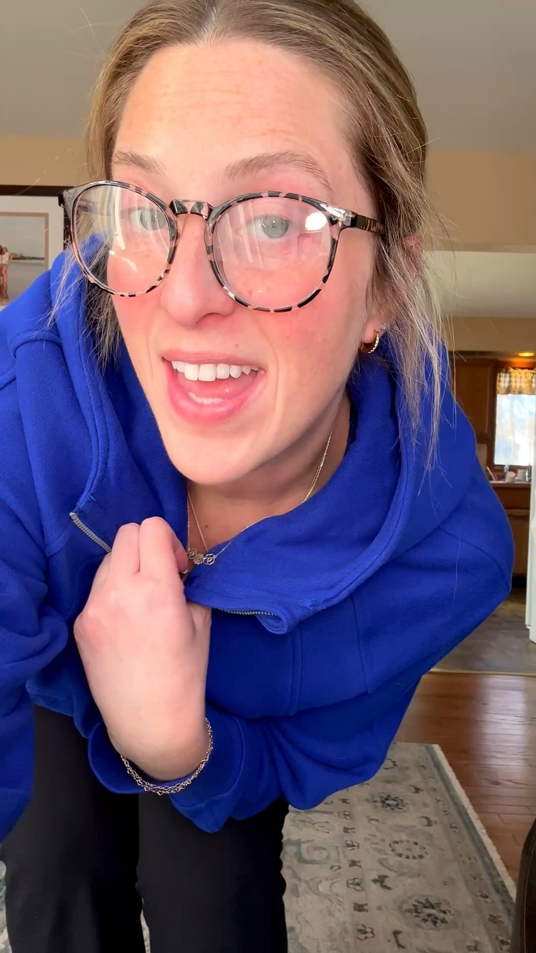 Comfy work day today!
Scuba, wearing an XL/XXL
Flare pants, wearing a 14