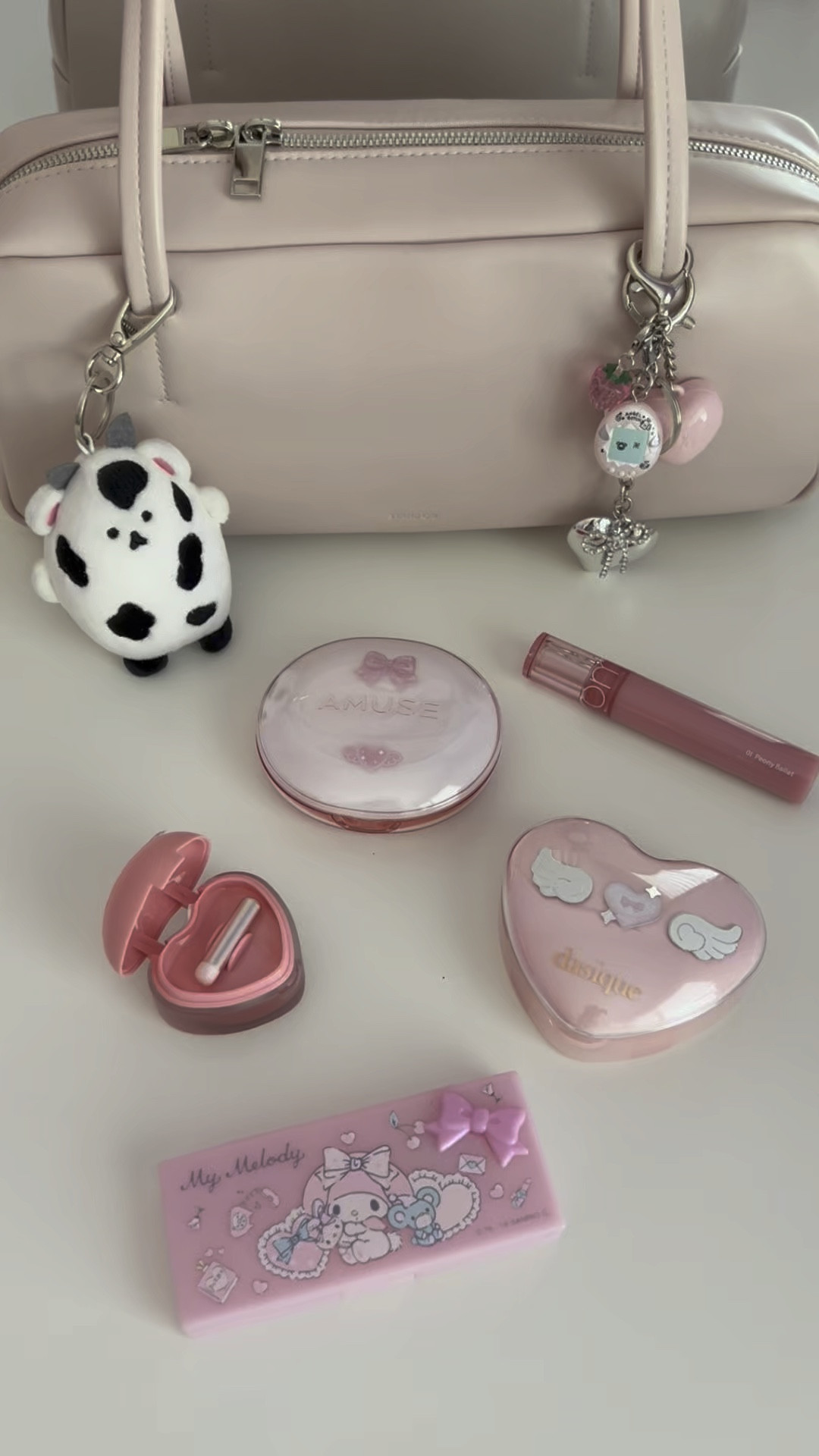 Which bag are you? You can never have too many bag charms 🖤

#LTKItBag #LTKGiftGuide #LTKFindsUnder50