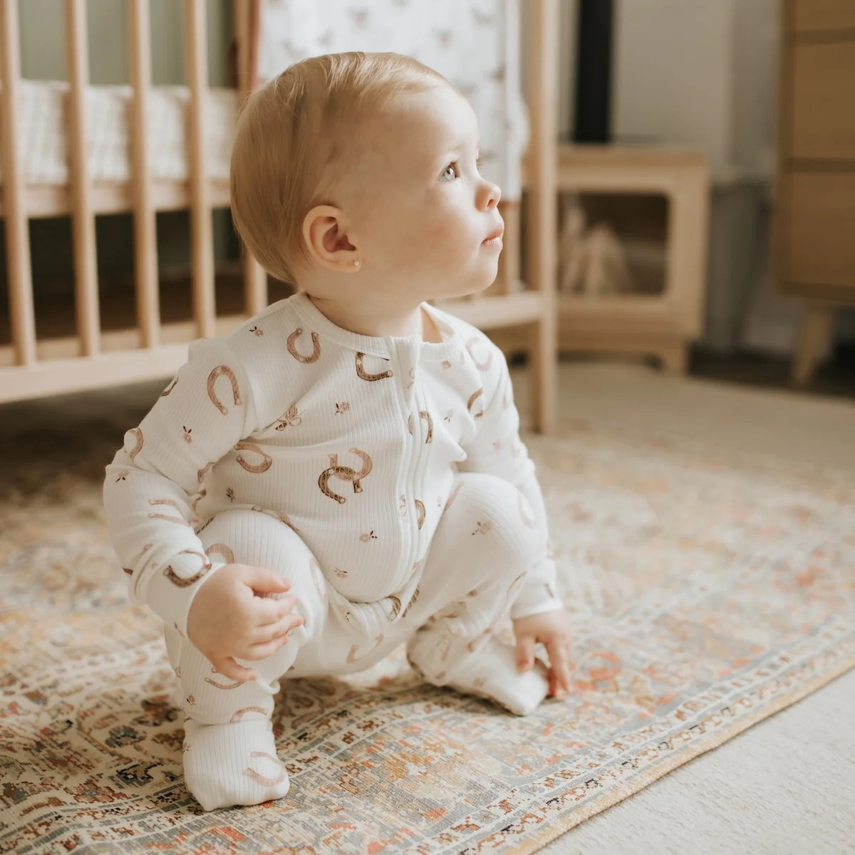 Horseshoe Print on Antique White Convertible Ribbed Sleeper | Petit Lem