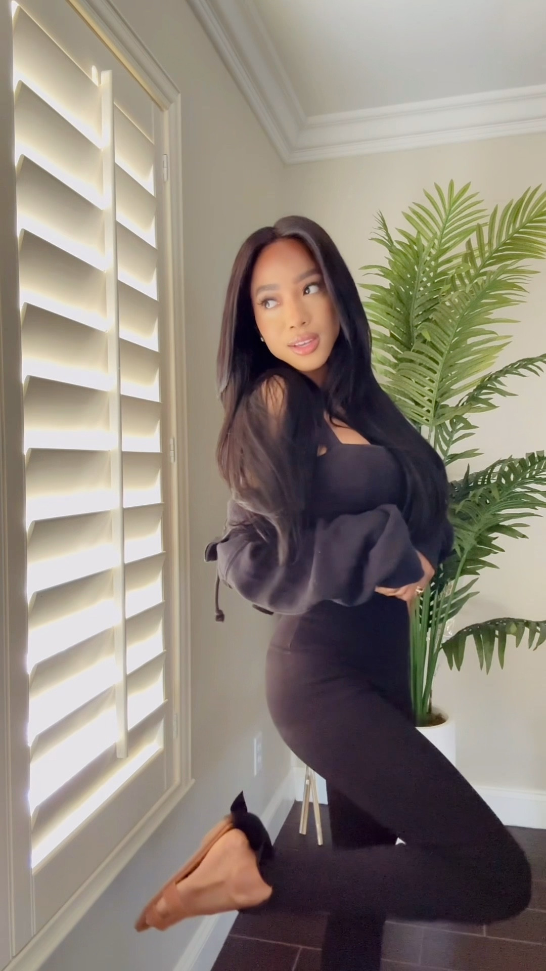 todays ootd ✨

not linked 
bag- lv loop hobo
sandals - hermes oran “gold"

#LTKStyleTip #LTKFitness