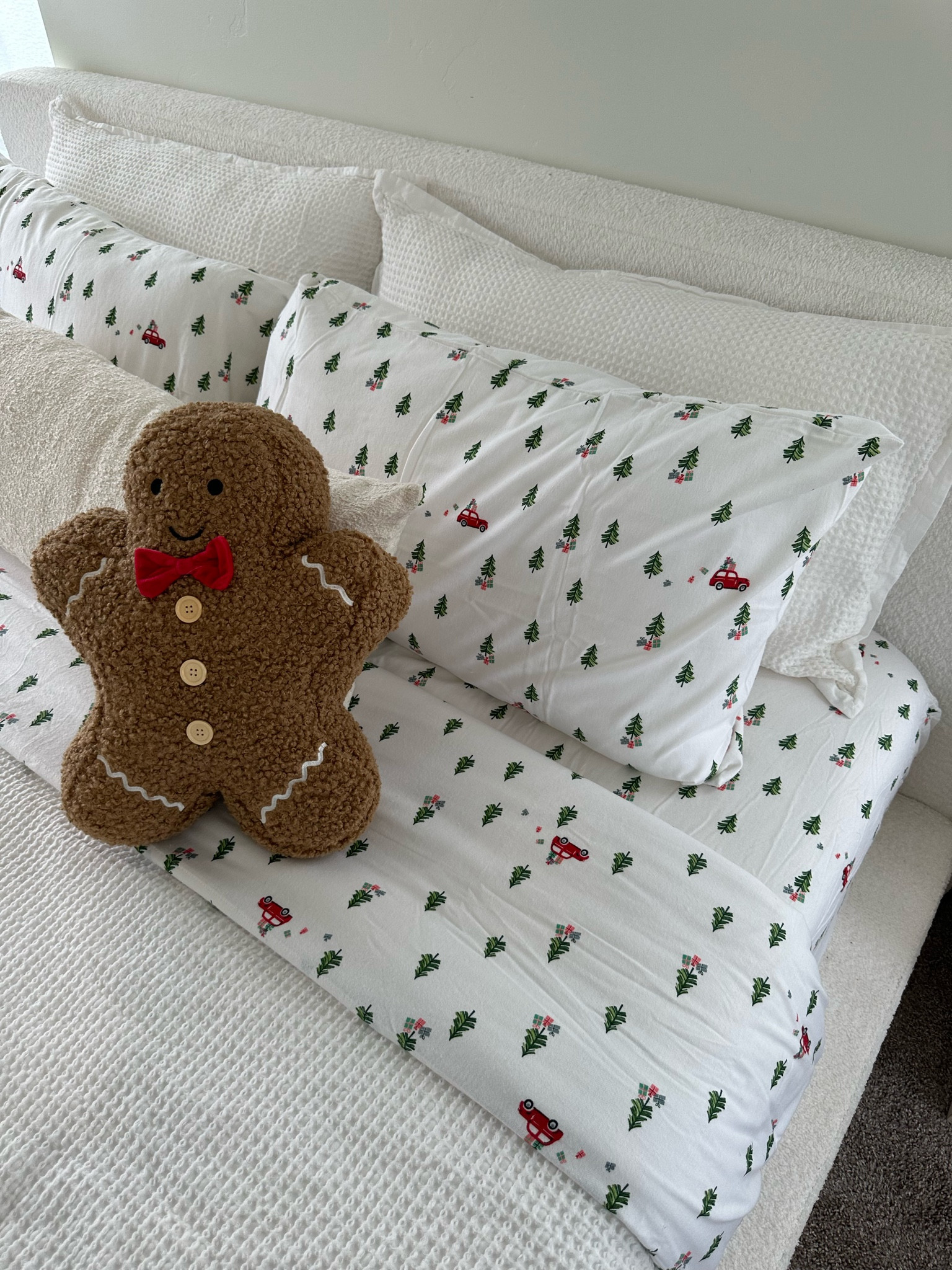 COMFY festive christmas bedding 

#LTKHoliday #LTKhome #LTKSeasonal