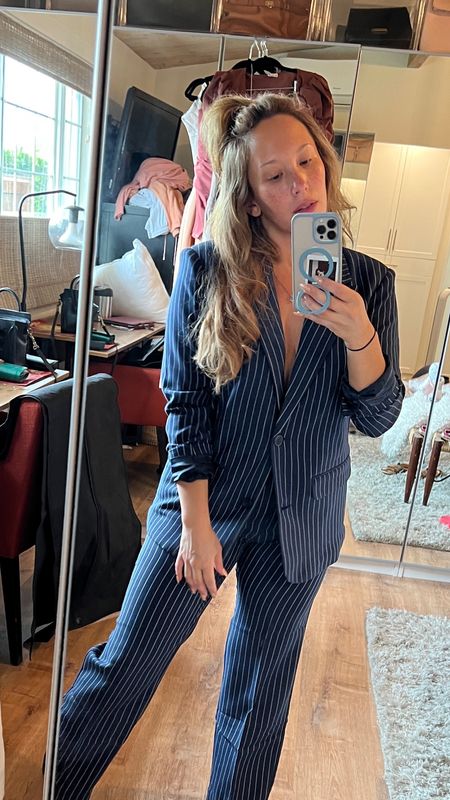 How cute is this matching navy pin stripe two piece suit from Abercrombie and Fitch? Fits perfectly and best of all, it needs no alterations which isn’t common coming from someone who is 5’4 and curvy. Such a great buy! 😍

#LTKworkwear #LTKover40 #LTKstyletip