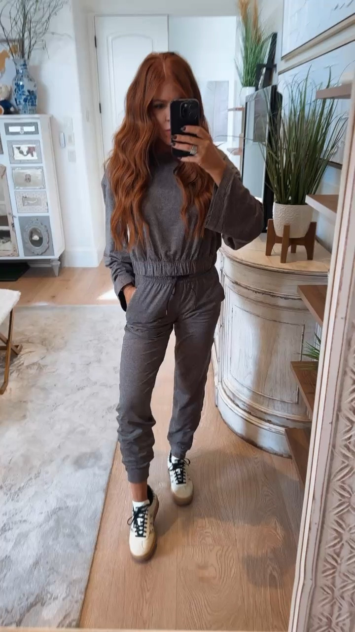 Lulu kills it again! Another amazing sweatsuit 🔥
Bottom: 4 
Top: small 

#LTKSeasonal #LTKHoliday #LTKStyleTip