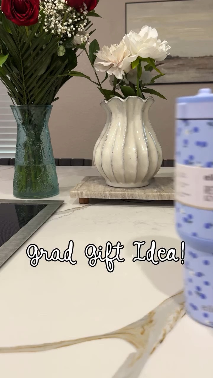 These tumblers from @elloproducts make the best gift for grads, teachers, friends! They have other patterns too like a lemon 🍋 one! Follow + comment “SHOP” for a link! (make sure you’re following to receive it) ✨ & if you love Holiday finds and gift ideas, follow along for more! 

#gradgift #graduated #graduationgifts