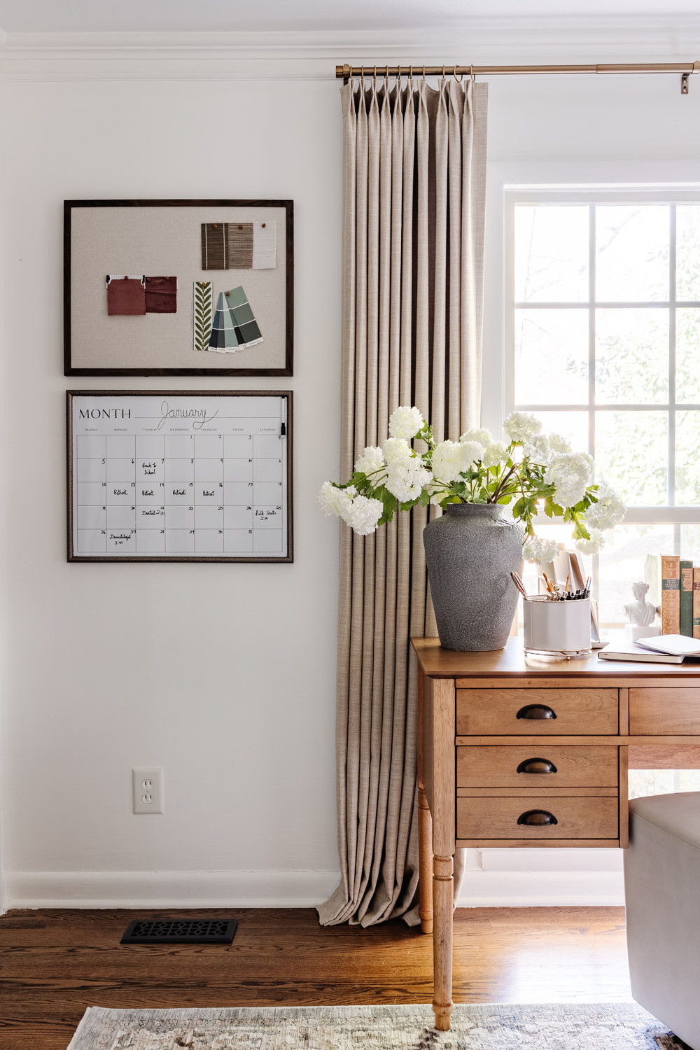 Work doesn’t have to be boring! 

Office, desk, flowers, floral, calendar, vintage style 

#LTKHome #LTKSeasonal