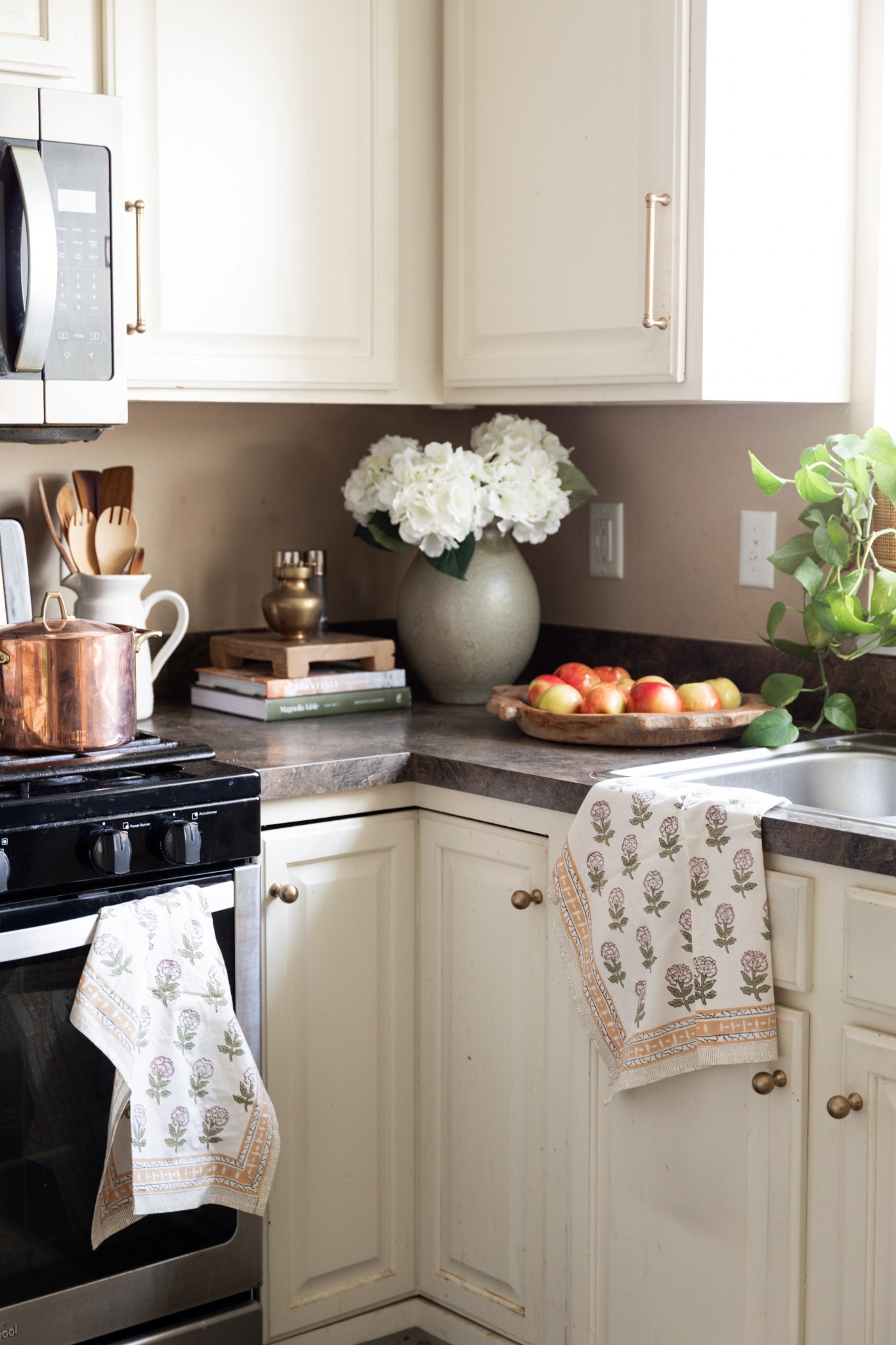  Proof that even the smallest of upgrades can make a big impact. 🤍🔨 @Wayfair #ad #Wayfair #WayfairPartner 