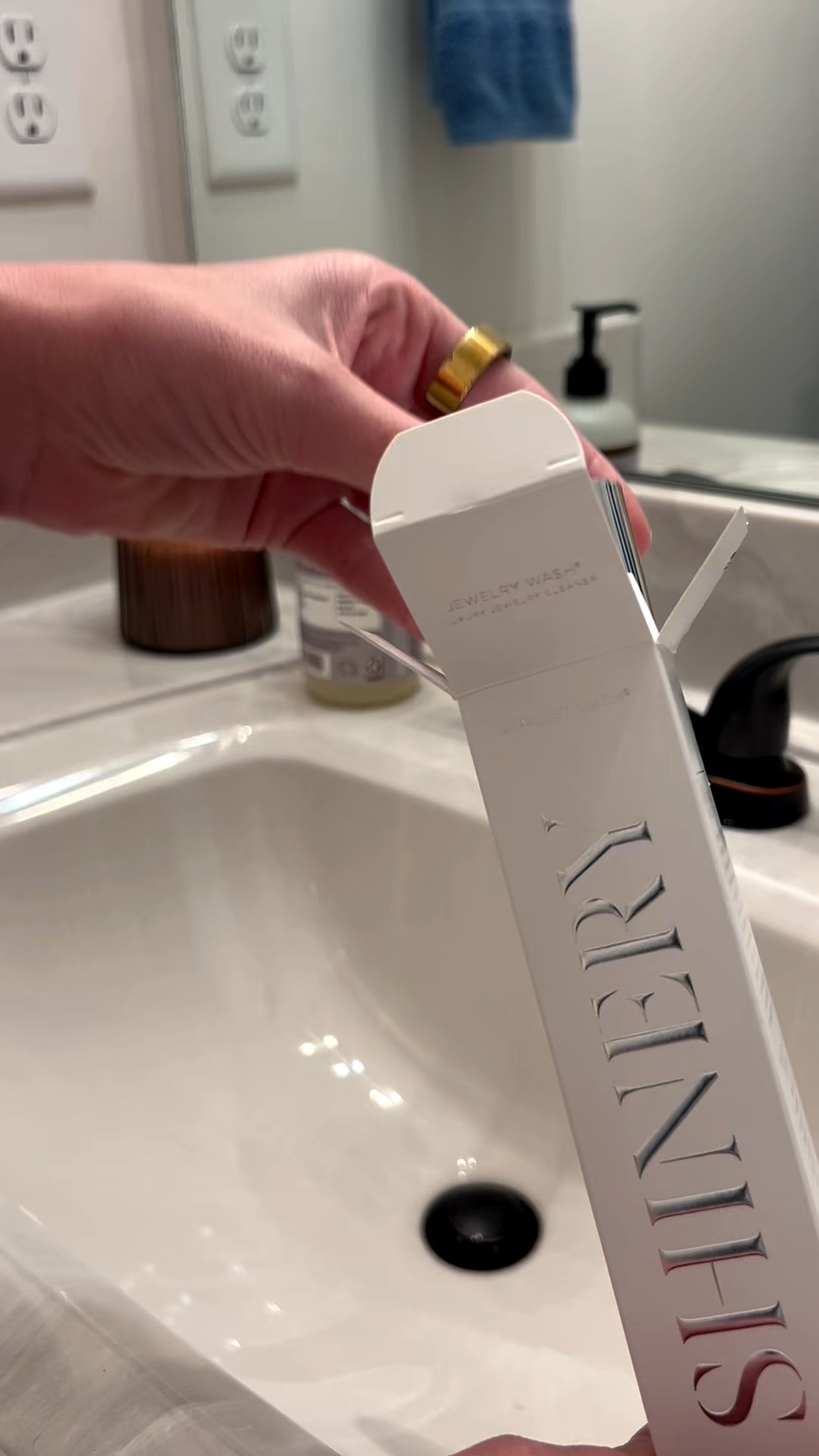 SHINERY JEWELRY CLEANER! 

#LTKHome #LTKFindsUnder50 #LTKGiftGuide