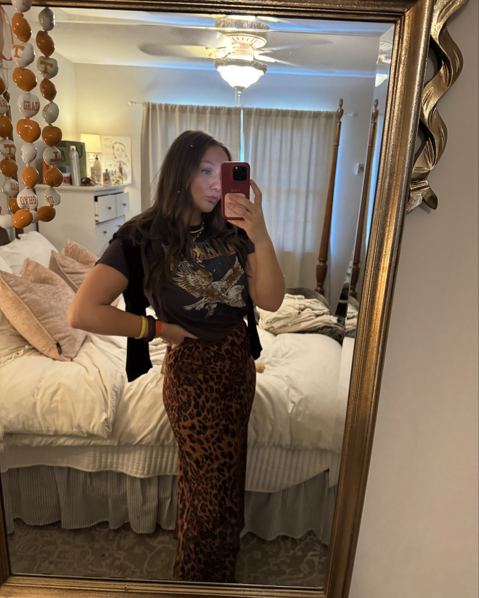 Love mixing a pattern with a graphic tee! ✨🐆⭐️❤️

#LTKxVICI #LTKWorkwear #LTKStyleTip