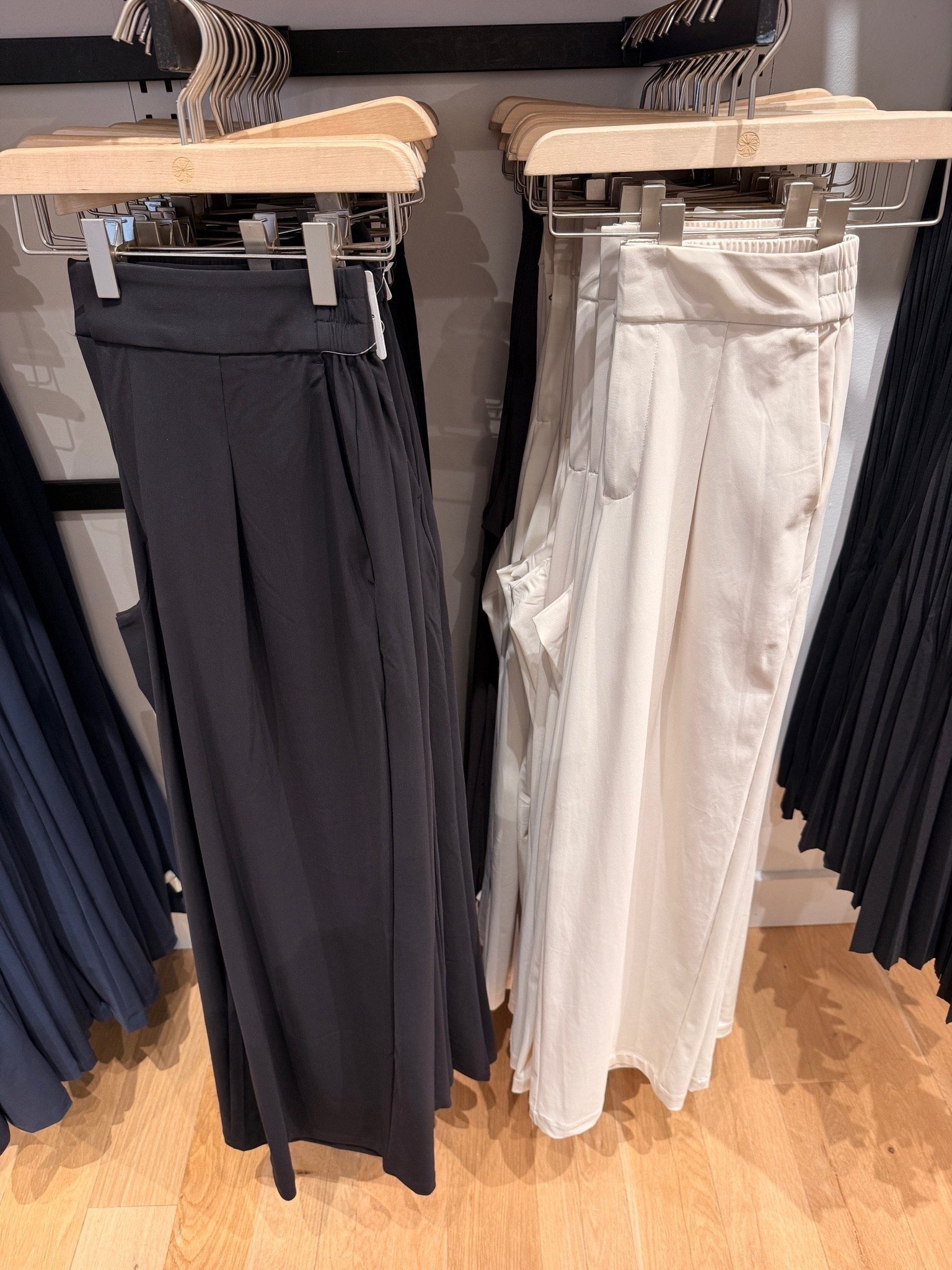 These pants are so nice! Run true to size, I would get the 0.

workwear, slacks, trousers, office outfits, Amanda west, almost_readyblog

#LTKWorkwear #LTKActive #LTKPetite