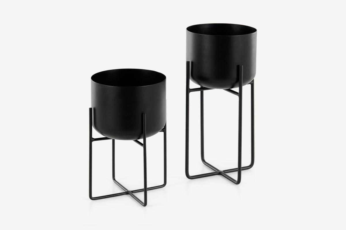 HomeGarten & BalkonAlle Gartenaccessoires2 x Salix Pflanzkübel, Schwarz | MADE.com (DE & AT)