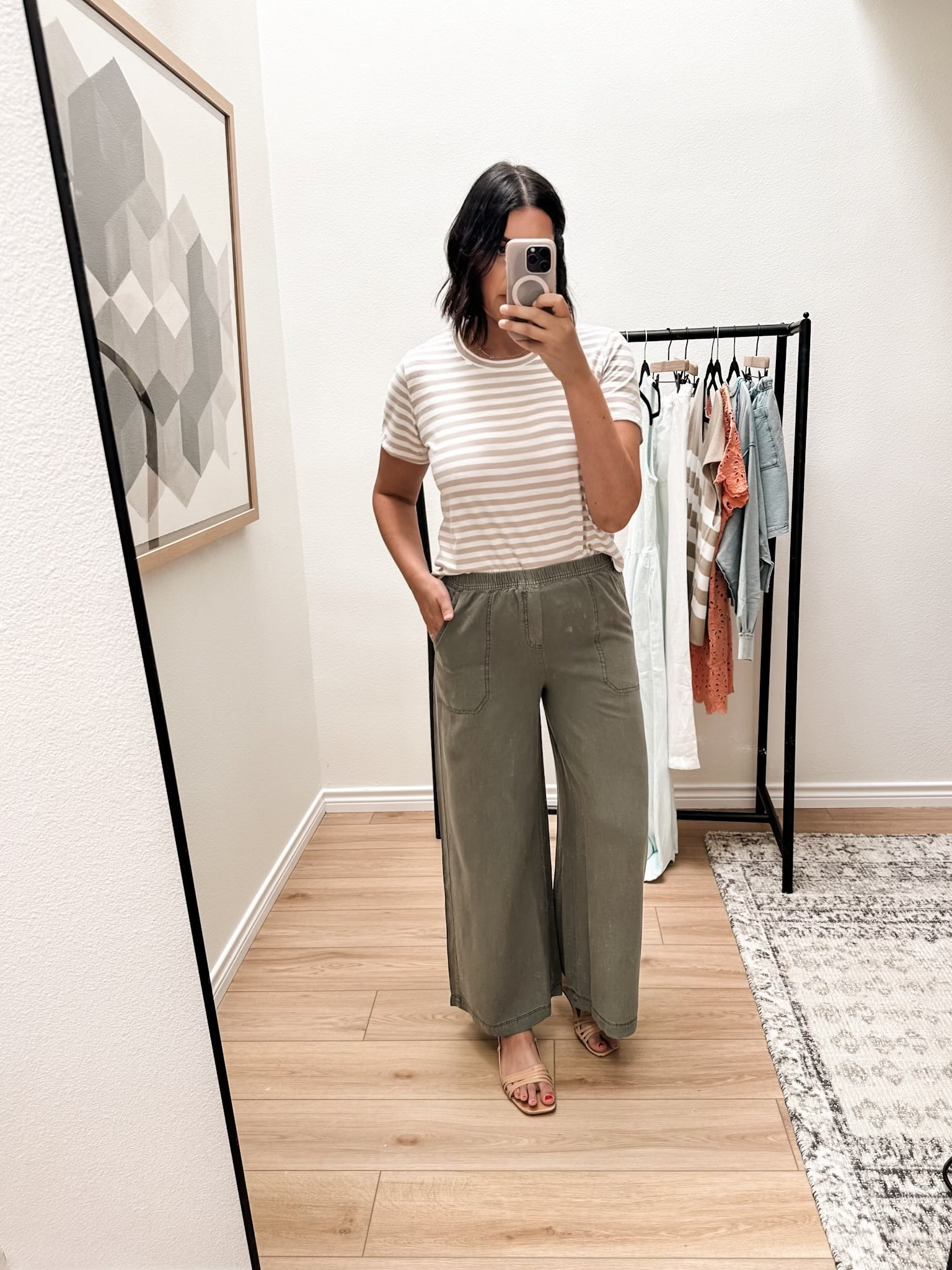 I love Splendid’s basics because they last for years! I got the large in this tee because I wanted it to be a touch more relaxed and it fits perfectly. 
PS: the pants fit relaxed as a medium! Such a nice alt to denim in the summer. 

 @splendidla