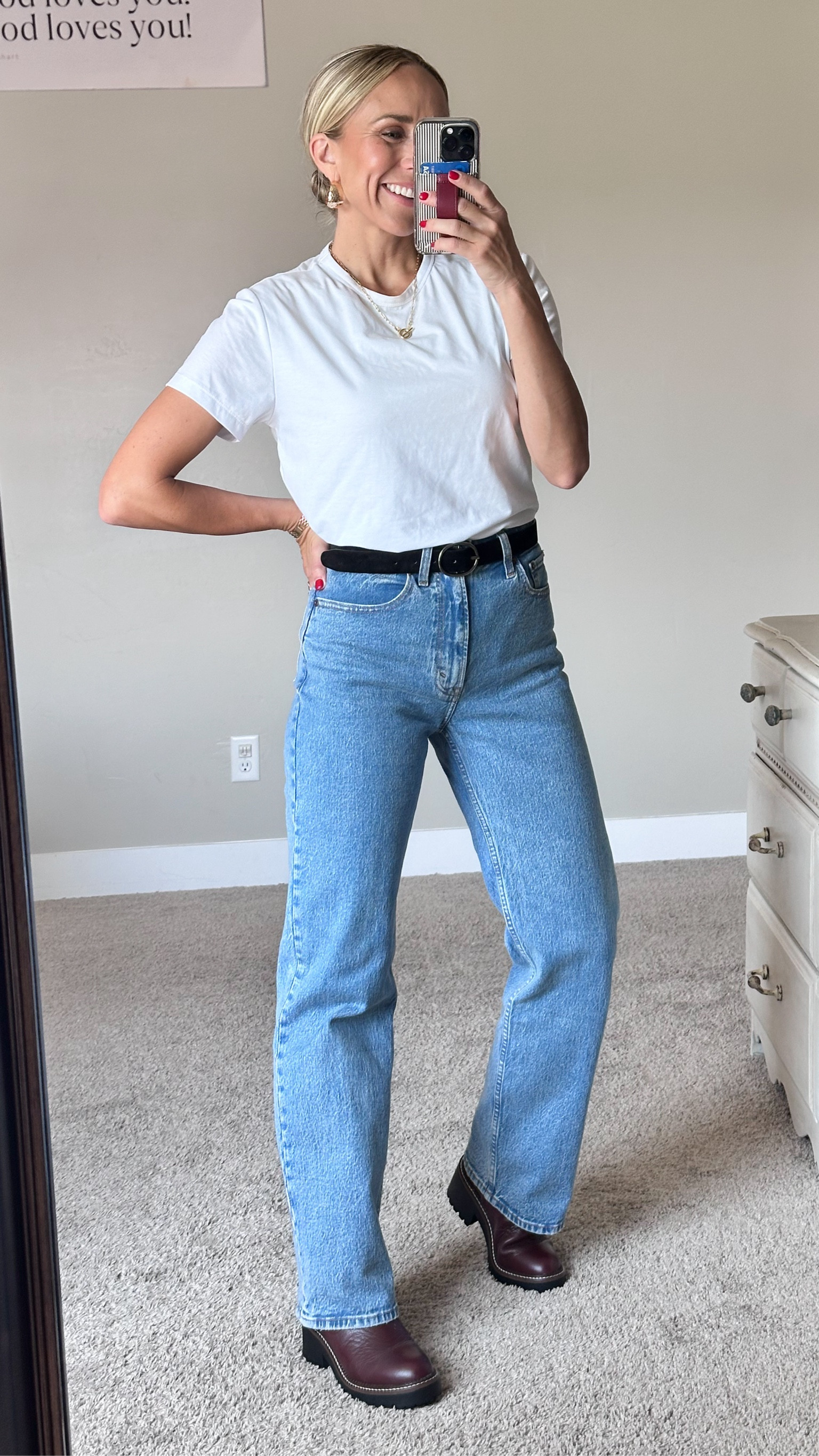 THE chelsea boots Ana some of my favorite jeans to make the perfect mom outfit. 

Everything true to size! 

#LTKFindsUnder100 #LTKStyleTip #LTKSeasonal