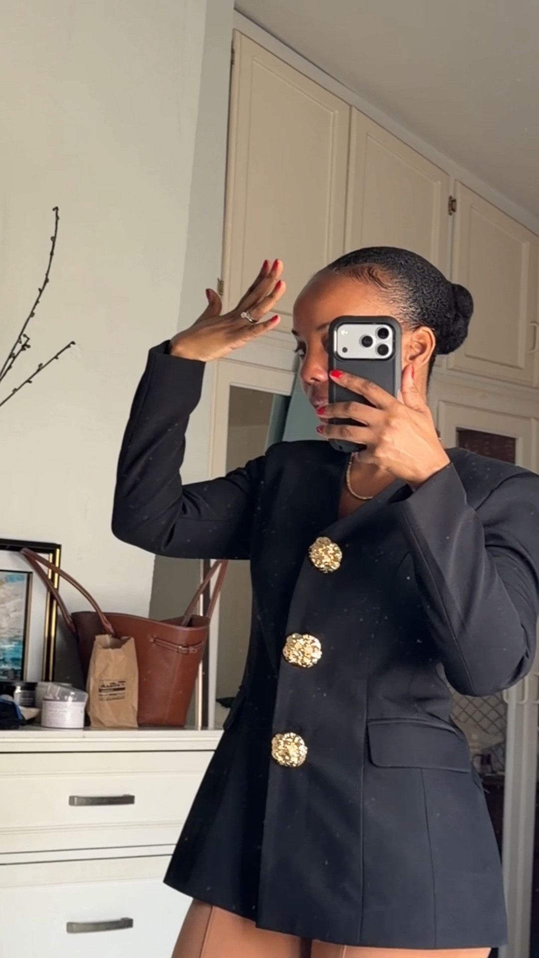 Office outfit of the day plus no more wigs for a while😩 Husbae asked so I’m obliging, let’s see how long before I slap a wig back on. Starting to wear darker more muted colours to the office for fall.

I think I look so weird in my workwear without it. Also the forehead though…😩What do yall think?